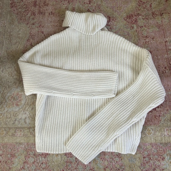 Women’s cropped Abercrombie sweater- brand new worn never. - Picture 2 of 2